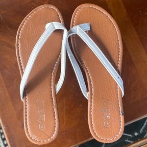 Team white flat casual sandals size 7